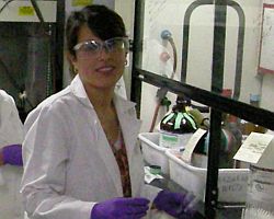 Sareh Nasseri working in the lab